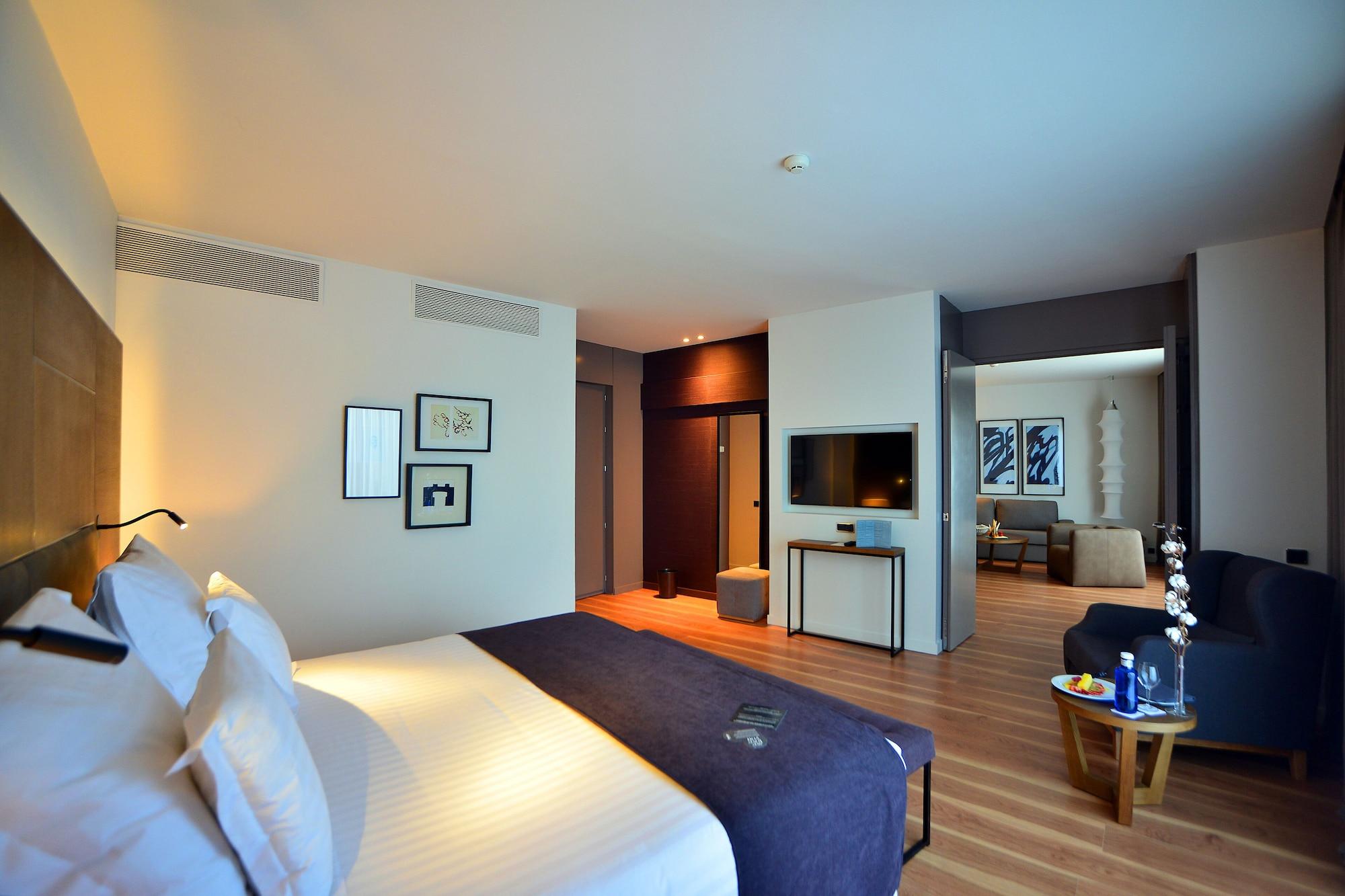 Barcelo Renacimiento Hotel 5*